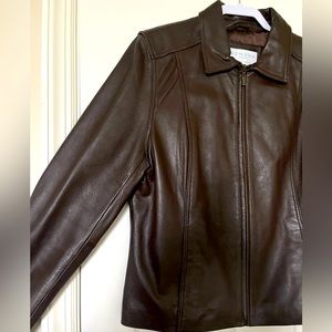 Sonoma 100% lambskin leather. Women’s deep brown leather jacket. M/L sizing